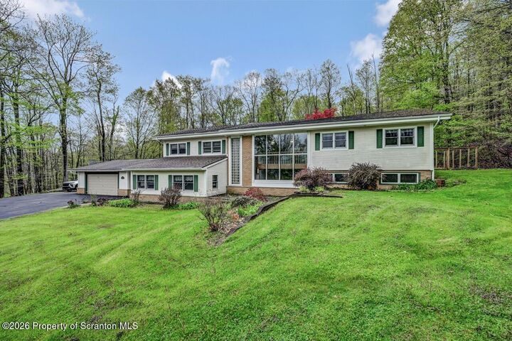 Property Photo:  113 Wilcrest Road  PA 18444 