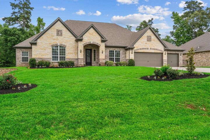Property Photo: 203 Magnolia Reserve Loop TX 77354
