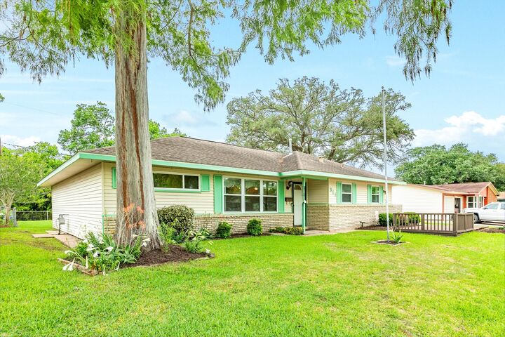 Property Photo: 311 Carnation Street TX 77566