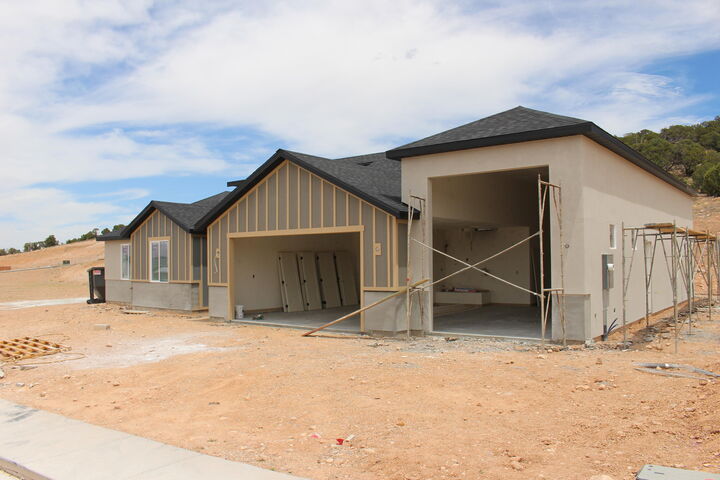 Property Photo: 611 S Renze Adams St UT 84720