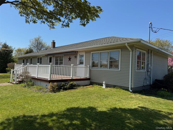 Property Photo:  6 Head Of The Neck Road  NY 11941 