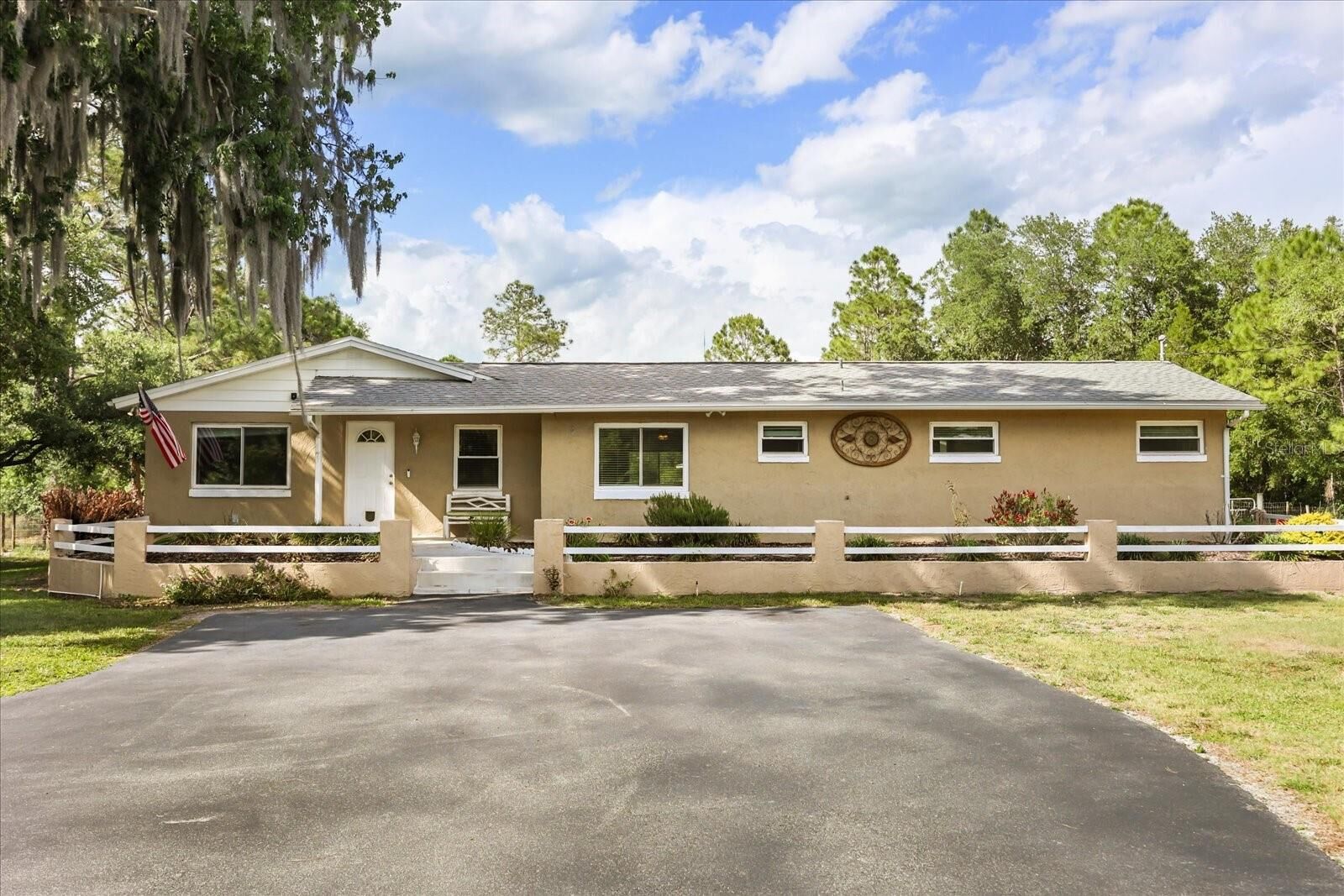Property Photo:  20963 E Colonial Drive  FL 32709 