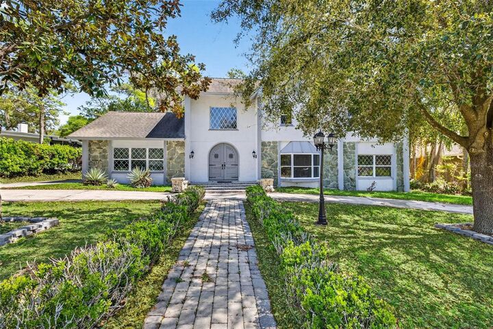 Property Photo:  305 Bannockburn Avenue  FL 33617 