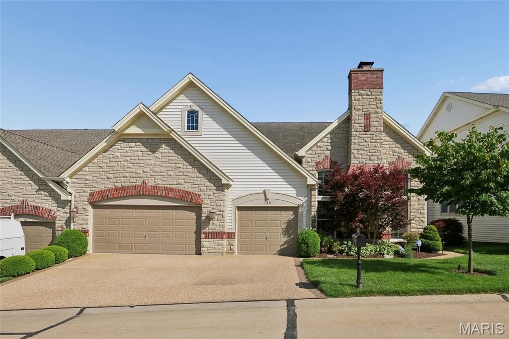 Property Photo:  740 Stonebluff Court  MO 63005 