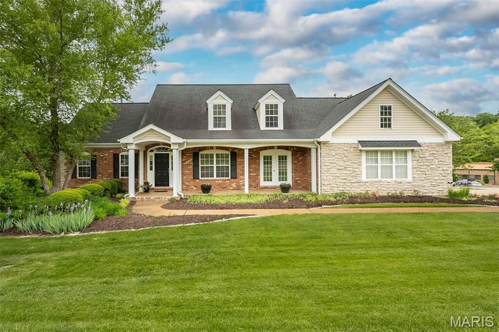 Property Photo:  102 Seabrook Court  MO 63017 