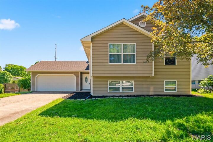 Property Photo:  1145 Claycrest Circle  MO 63304 