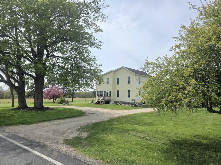 Property Photo:  8884 S Townhall Road  MI 48884 