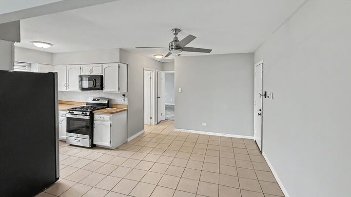 Property Photo: 1134 Chalet Drive 3S IL 60561