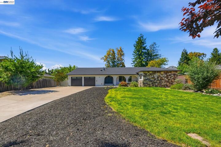Property Photo:  540 Hamilton Way  CA 94566 