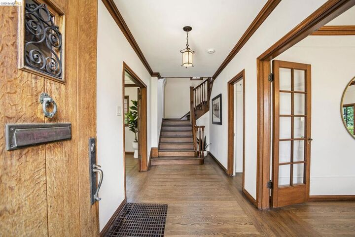 Property Photo:  1087 Hubert Rd  CA 94610 