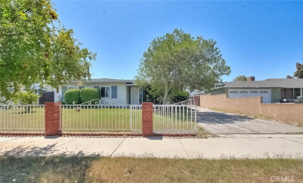 Property Photo:  909 W Flora  CA 91762 