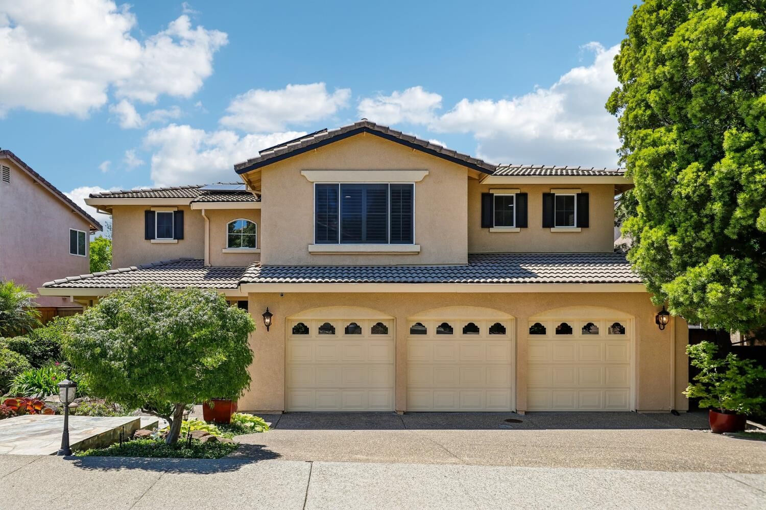 Property Photo: 5121 Wedgewood Way CA 95765