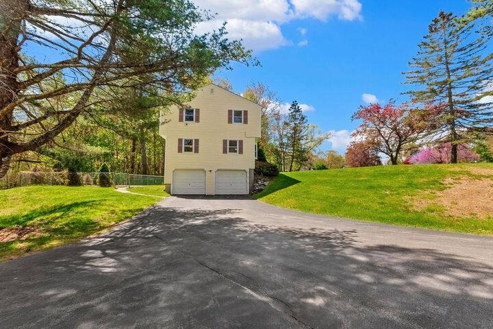 Property Photo:  3 Cortland Drive  NH 03079 