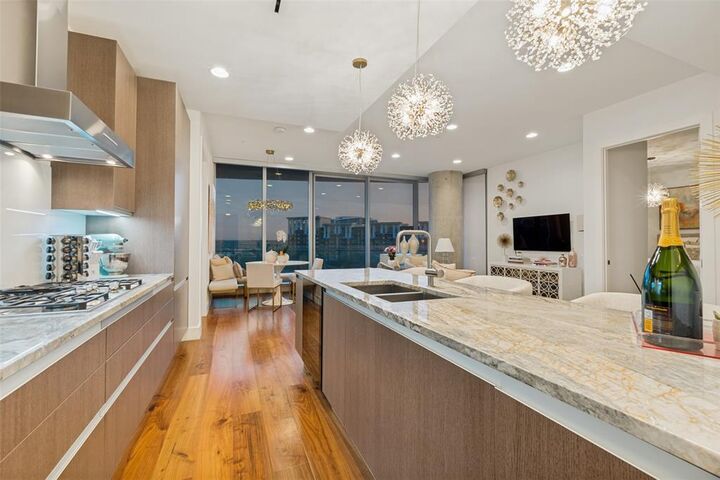 Property Photo:  3130 N Harwood Street 702  TX 75201 