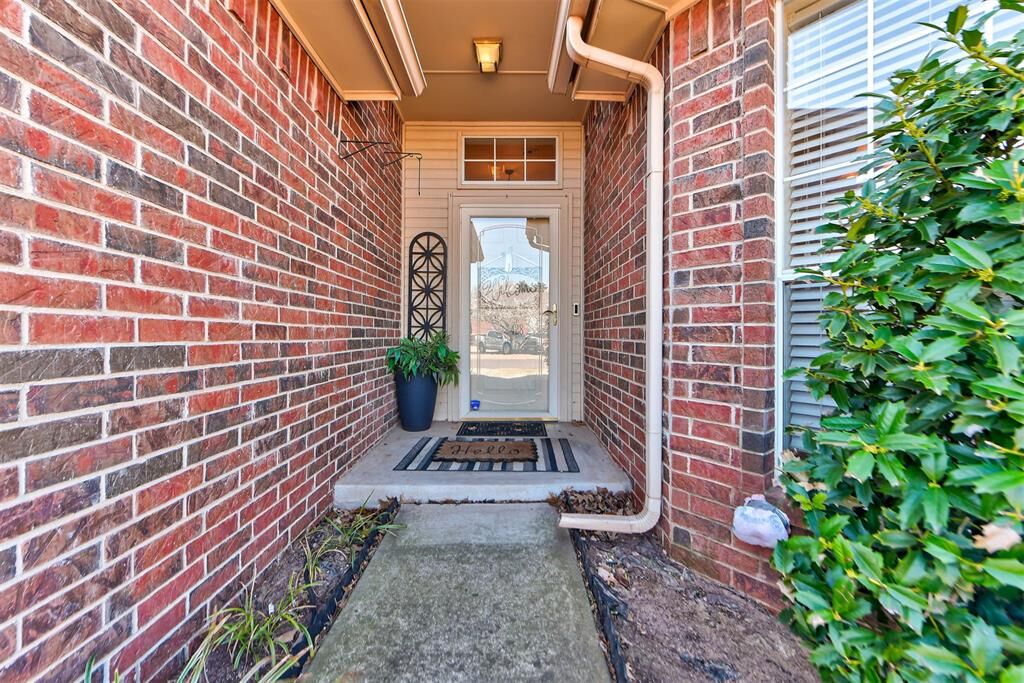 Property Photo:  428 McDonald Drive  OK 73034 