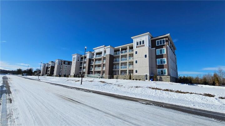Property Photo:  5 Spooner Crescent 314  ON L9Y 1T3 
