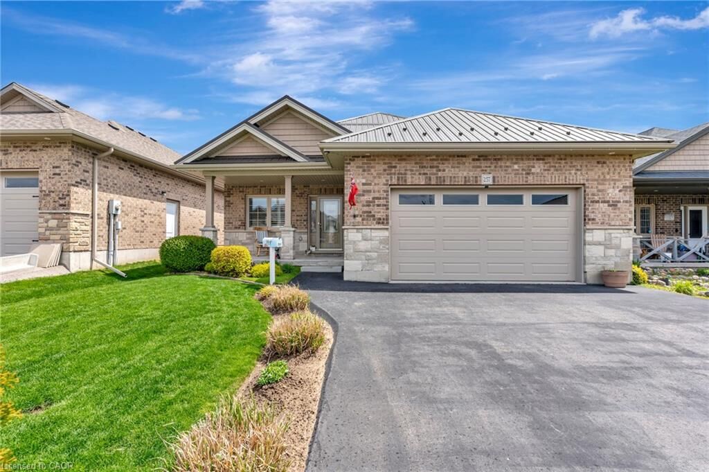 Property Photo:  257 Donly Drive S  ON N3Y 0C8 