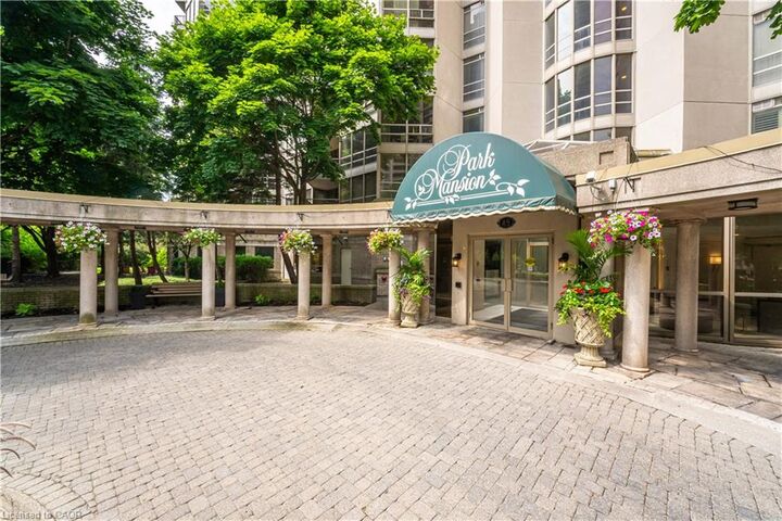 Property Photo:  45 Kingsbridge Garden Circle 3208  ON L5R 3K4 
