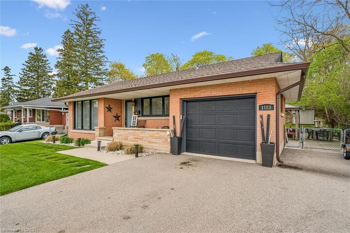 Property Photo:  1183 Homuth Avenue  ON N3H 2C8 