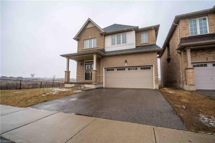 Property Photo:  92 Longboat Run W  ON N3T 0P9 