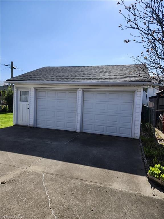 Property Photo:  525 East 16th Street  ON L9A 4L2 