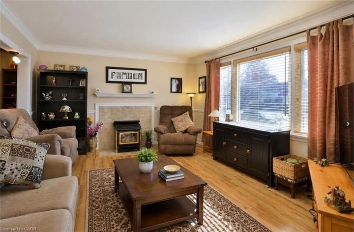 Property Photo:  92 Pattandon Avenue B  ON N2M 3S5 