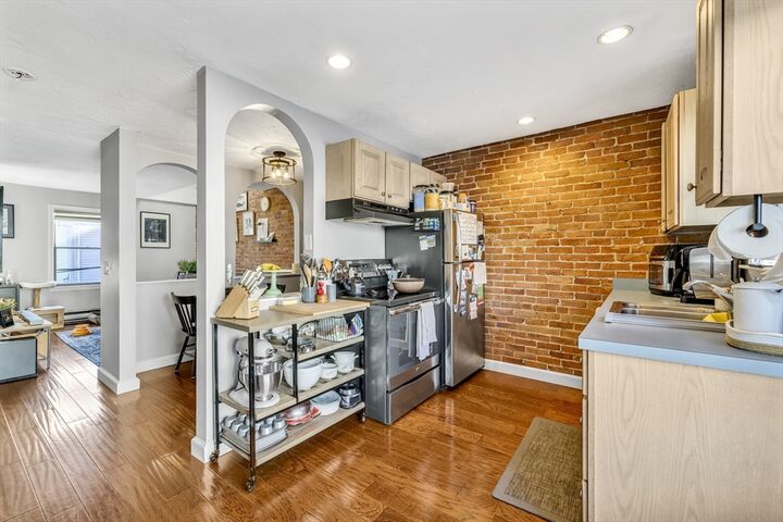 Property Photo:  3 Kemble Pl 2  MA 02127 