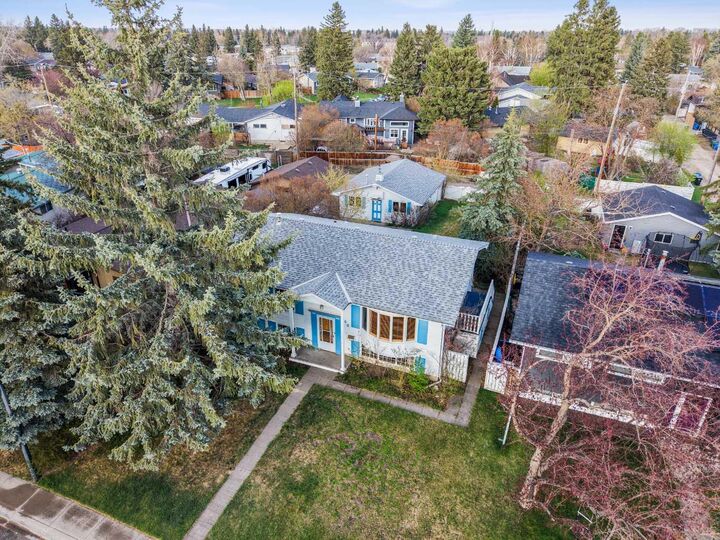 Property Photo:  444 Woodland Crescent SE  AB T2J 1J9 