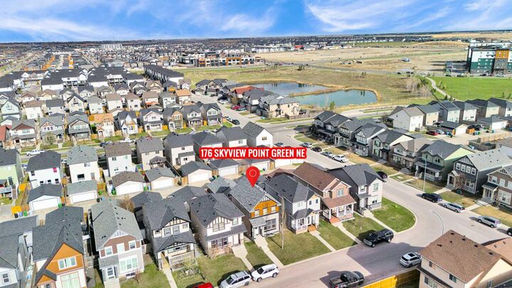 Property Photo:  176 Skyview Point Green NE  AB T3N 0G8 