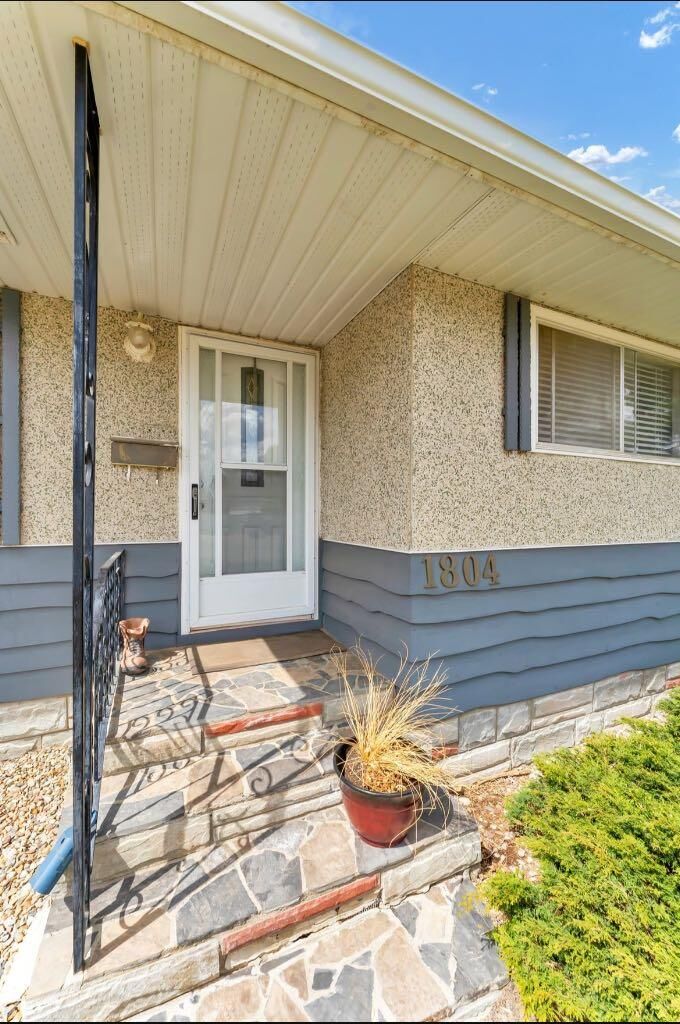 Property Photo:  1804 29 Street SE #1 1804  AB T1A 2J1 