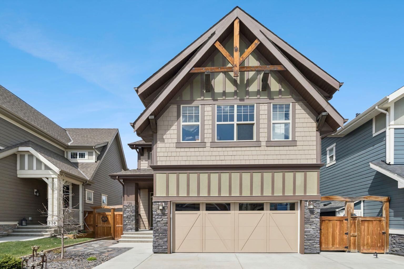 Property Photo:  126 Riviera View  AB T4C 0Z1 