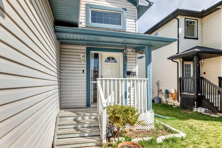 Property Photo:  44 Canoe Square SW  AB T4B 2N5 