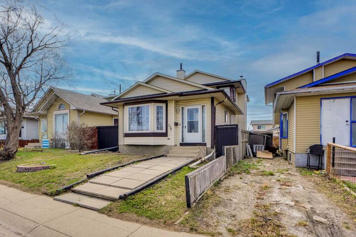 Property Photo:  336 Whitworth Way NE  AB T1Y 6E4 