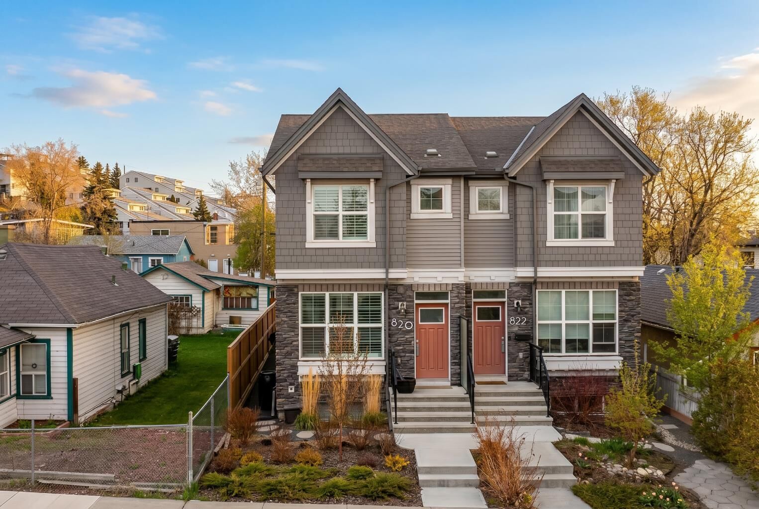Property Photo:  820 21 Avenue SE  AB T2G 1N1 