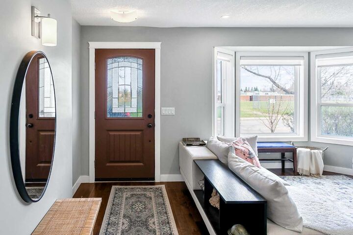 Property Photo:  95 Hillgrove Crescent SW  AB T2V 3K9 