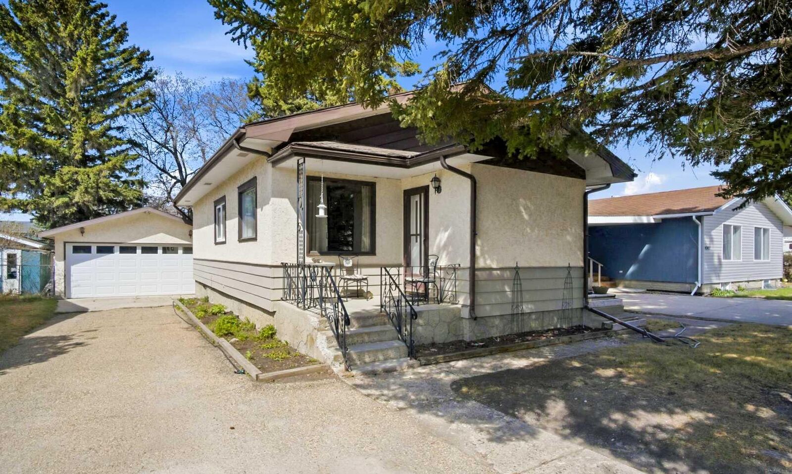 Property Photo:  4306 55 Avenue  AB T4H 1B5 