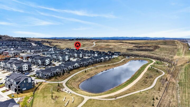 Property Photo:  46 Crestridge Bay SW  AB T3B 6H2 