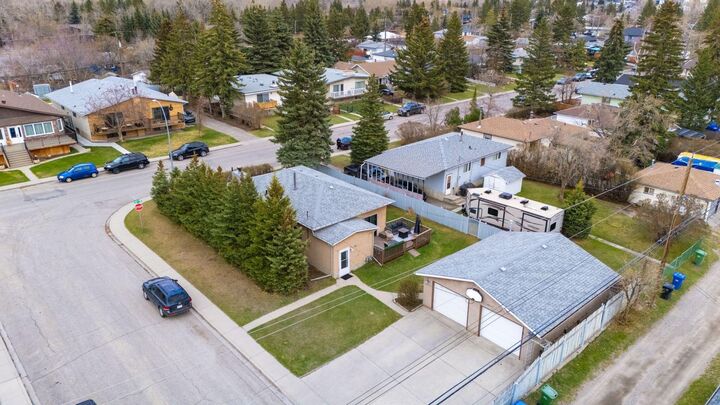 Property Photo:  4363 70 Street NW  AB T3B 2K4 