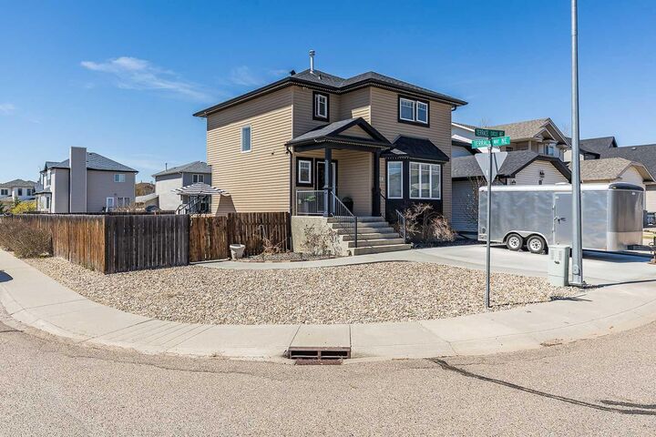 Property Photo:  8 Terrace Circle NE  AB T1C 2B8 