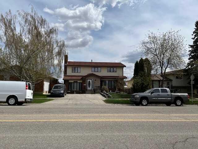 Property Photo:  20 Beddington Drive NE  AB T3K 1J9 