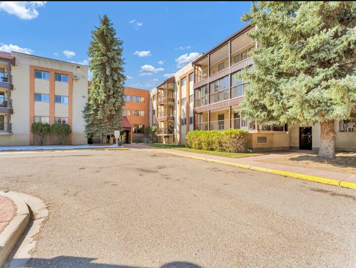 Property Photo:  1480 Southveiw Drive SE 127  AB T1B 3Z3 