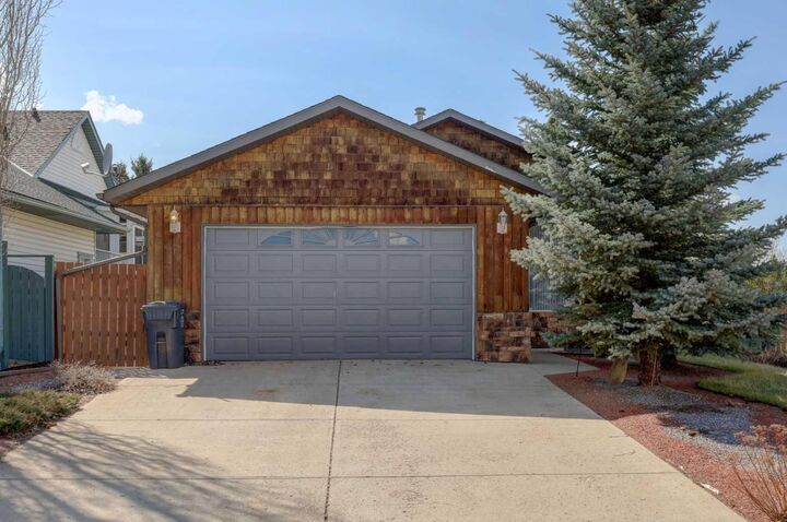 Property Photo: 301 9 Street AB T0M 0G0