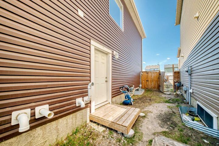 Property Photo:  299 Saddlebrook Circle NE  AB T3J 0K2 