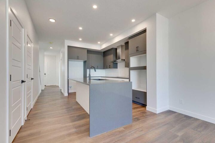 Property Photo:  182 Lanark Gate SE  AB T4A 3R7 