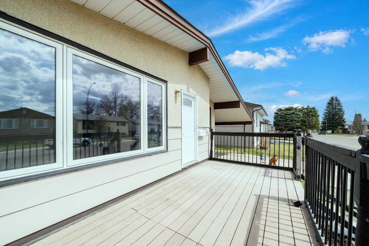Property Photo:  476 18 Street NE  AB T1C 1G1 
