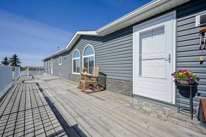 Property Photo:  547 Stewart Street  AB T8W 5K5 