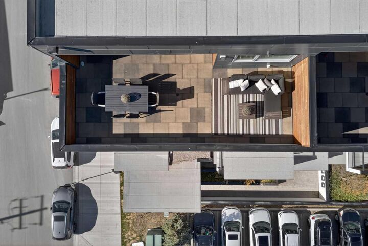 Property Photo:  3450 19 Street SW 402  AB T2T 6V7 