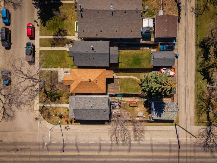 Property Photo:  2803 26A Street SW  AB T3E 2C8 