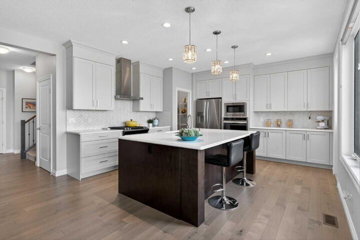 Property Photo:  73 Rockyvale Green NW  AB T3G 0G4 