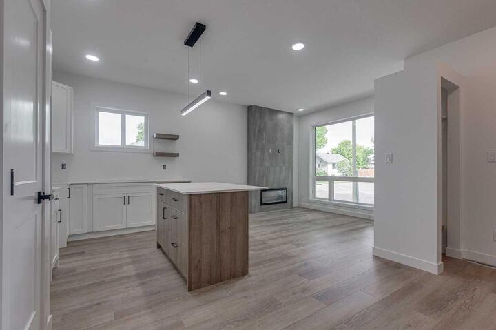 Property Photo: 5537 51 Avenue 2 AB T4L 1K9